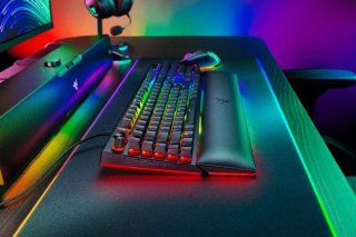 BlackWidow V4 Pro от Razer